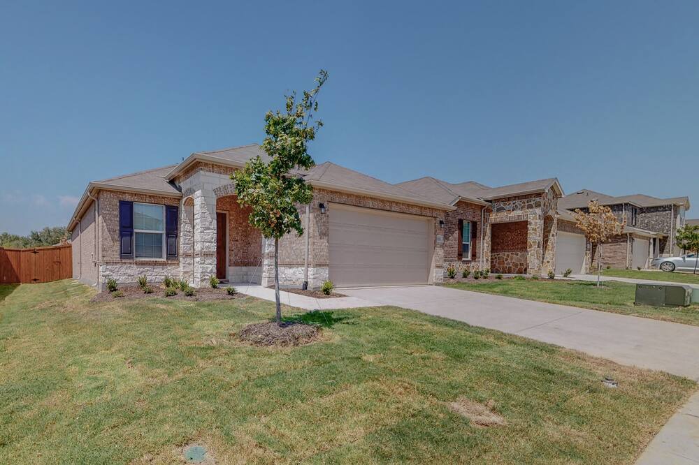 Photo of Outdoor in Aubrey