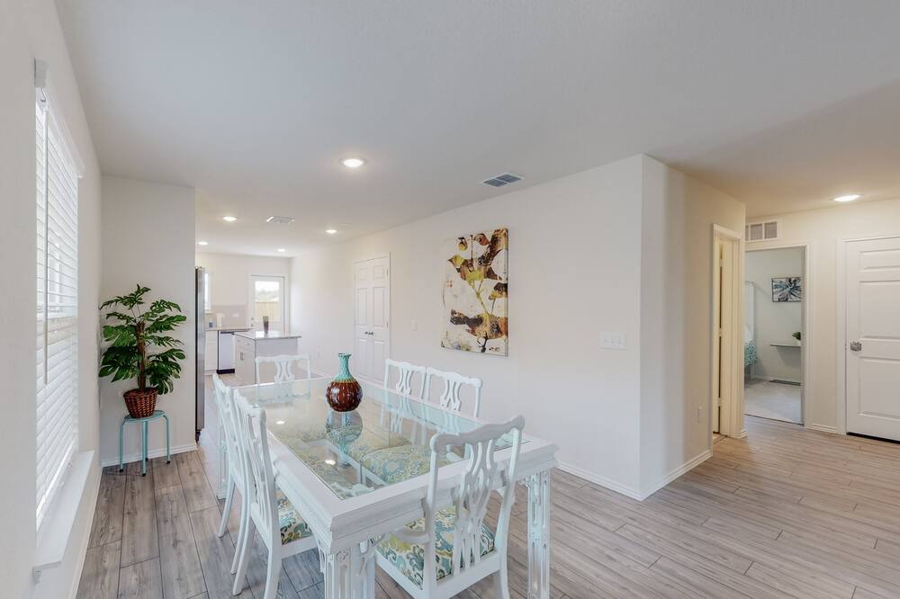 Photo of Kitchen in Aubrey