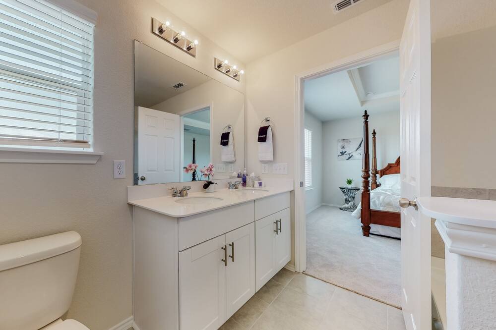 Photo of Bathroom in Aubrey