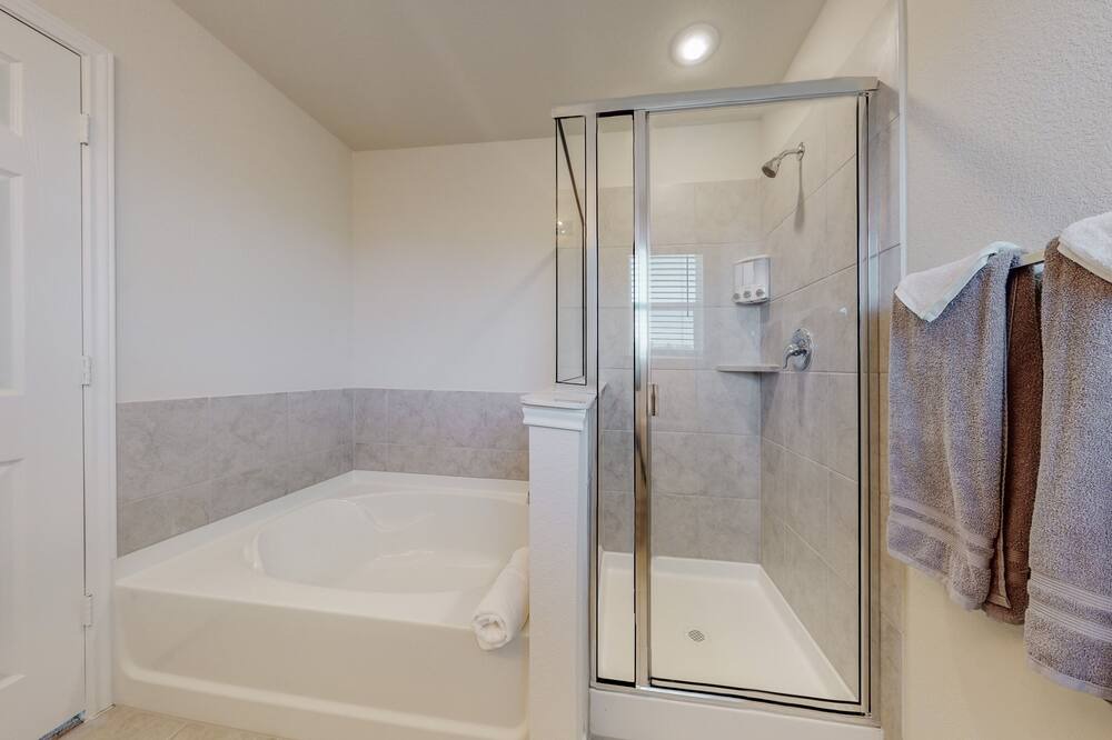 Photo of Bathroom in Aubrey
