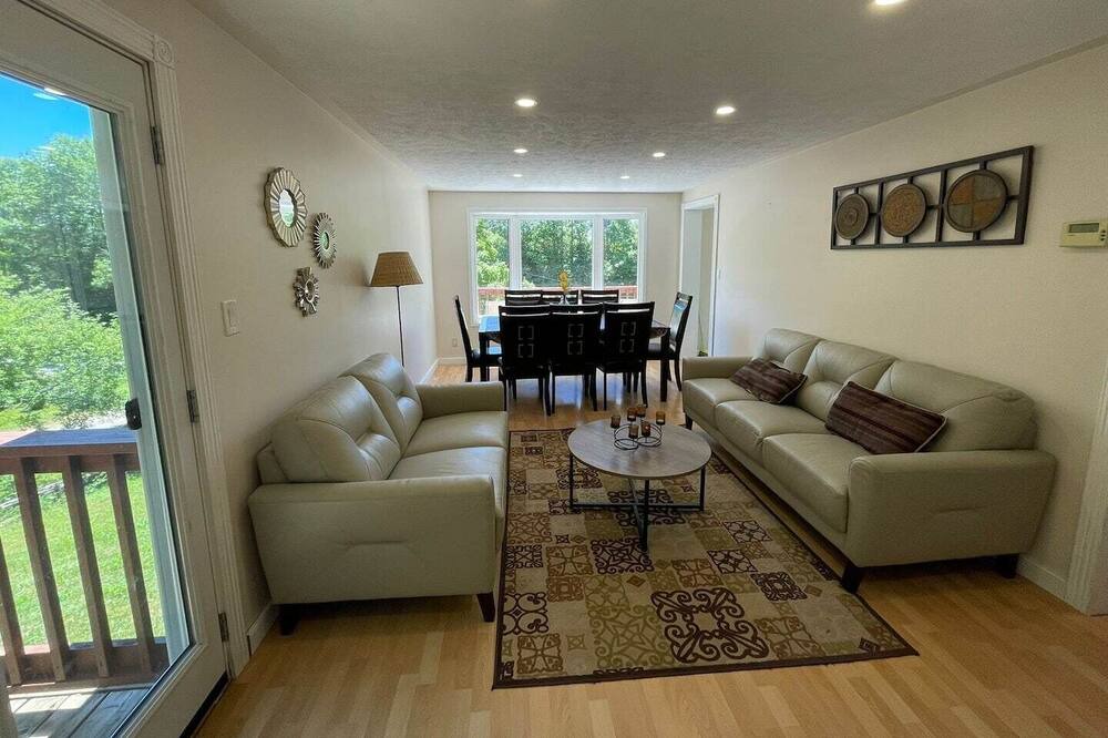 Photo of Livingroom in Colpoys Bay