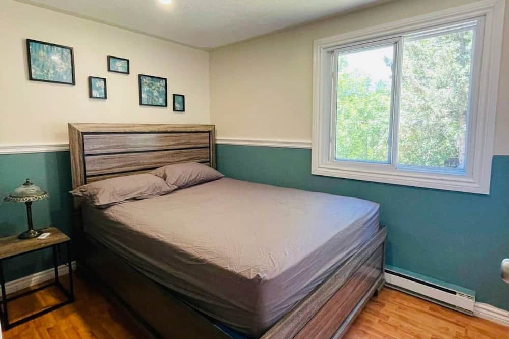 Photo of Bedroom in Colpoys Bay