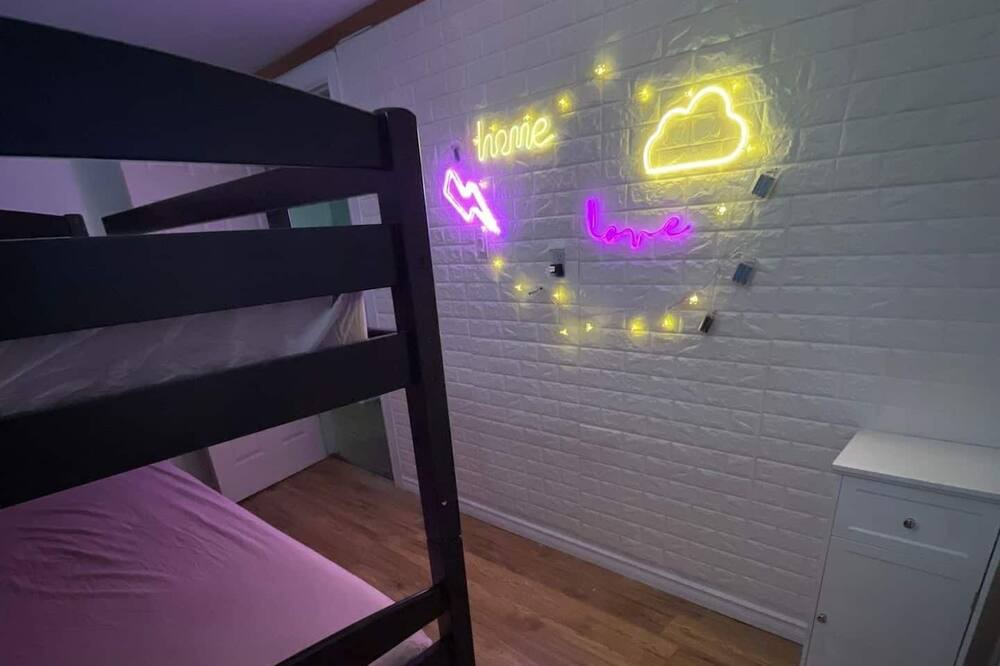 Photo of Bedroom in Colpoys Bay