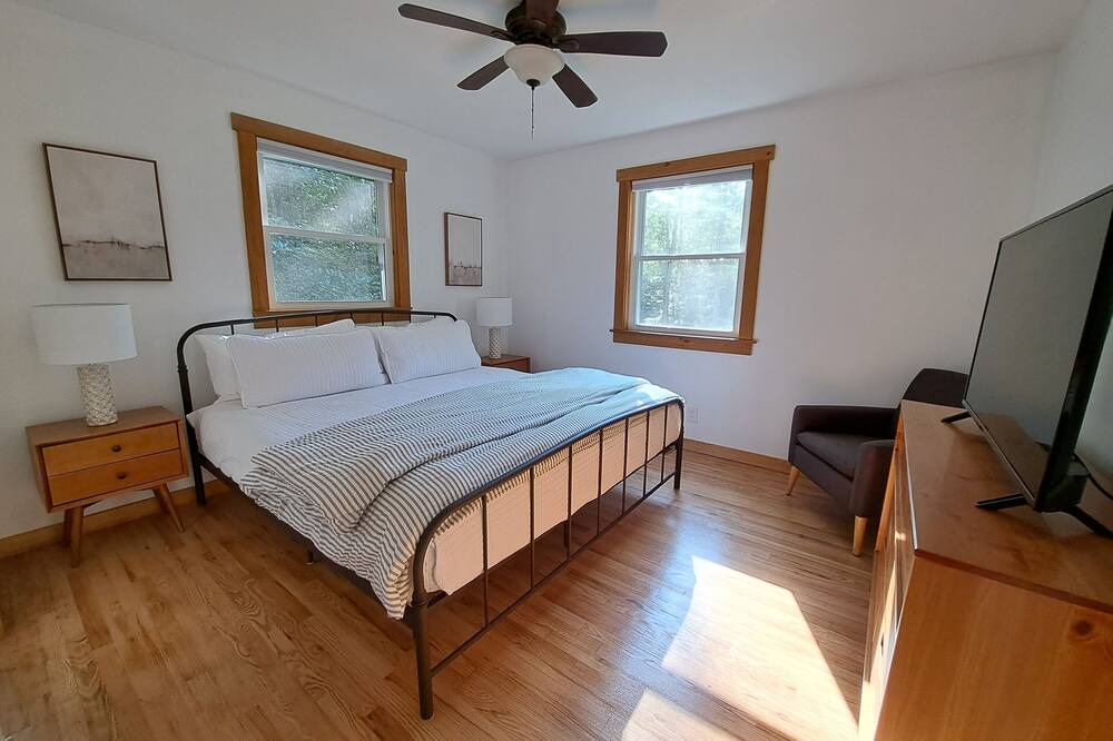 Photo of Bedroom in Sunapee