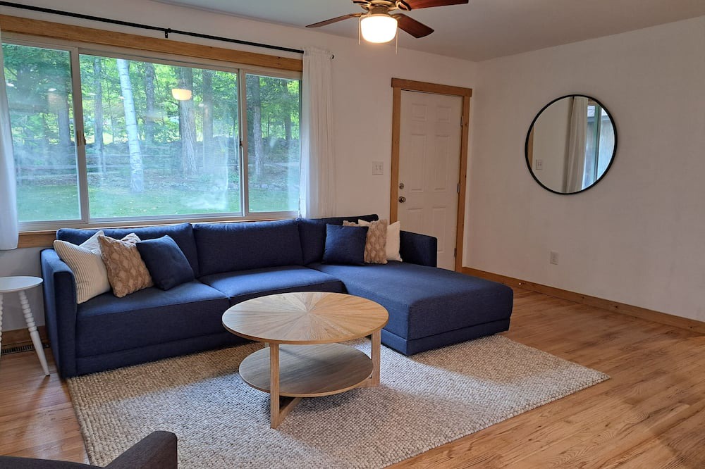 Photo of Livingroom in Sunapee