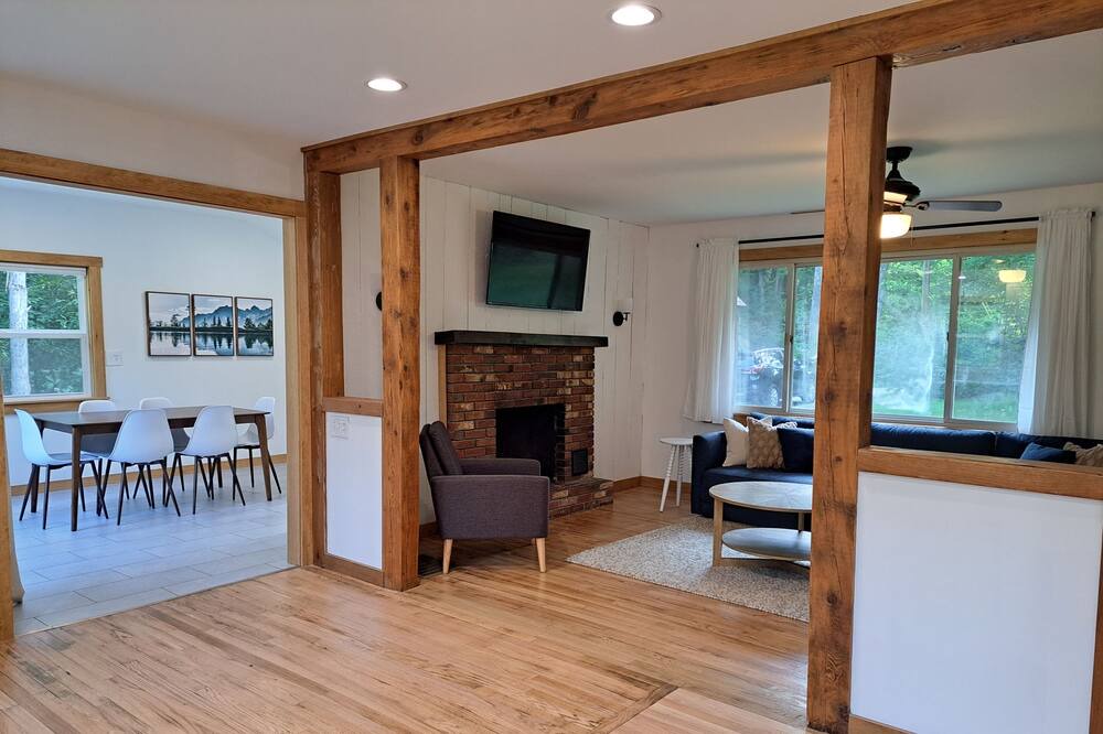 Photo of Livingroom in Sunapee