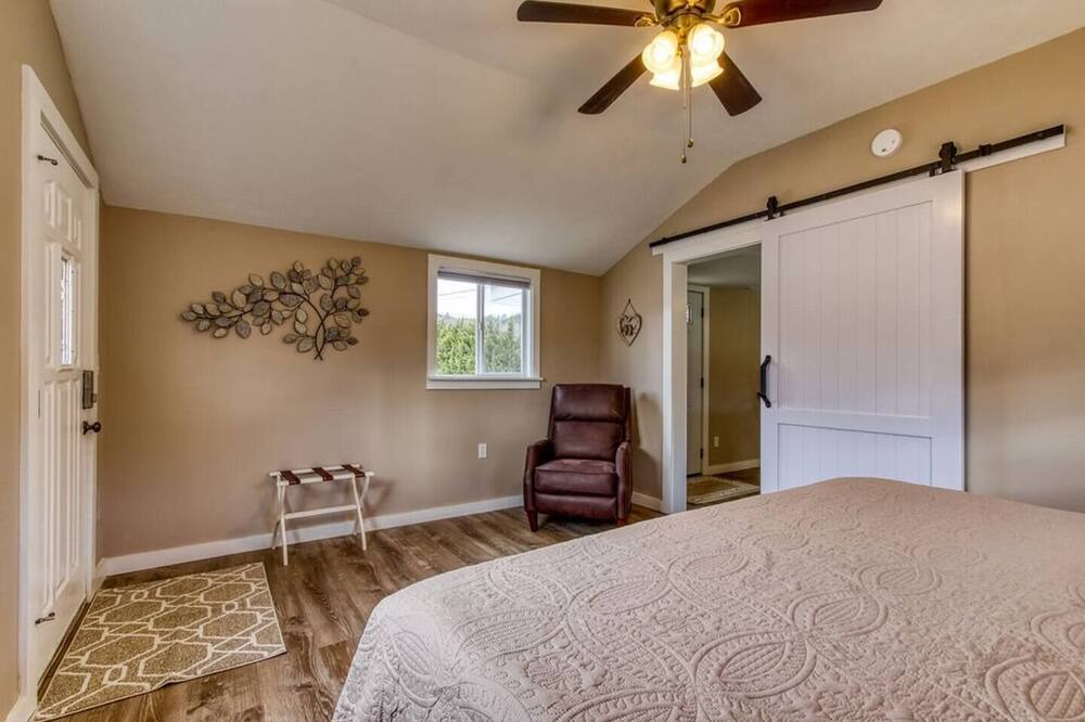 Photo of Bedroom in Wears Valley