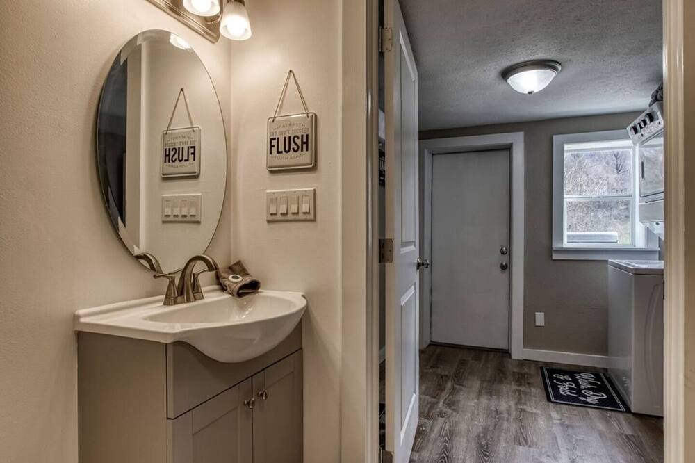 Photo of Bathroom in Wears Valley