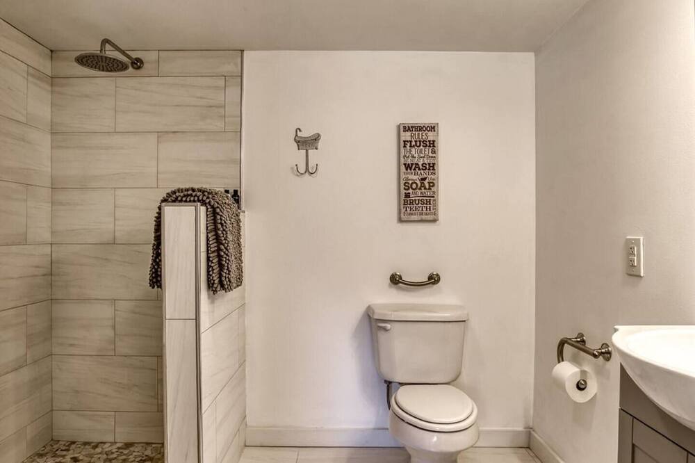 Photo of Bathroom in Wears Valley