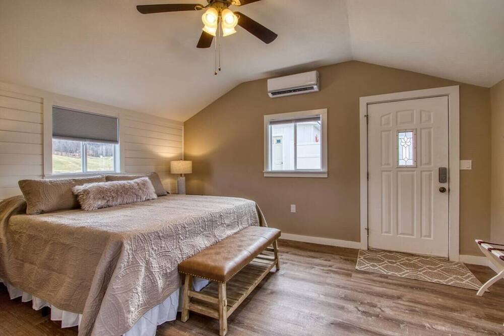 Photo of Bedroom in Wears Valley