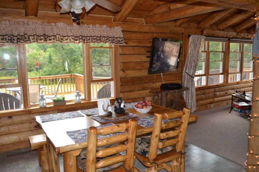 Photo of Livingroom in Ellsworth