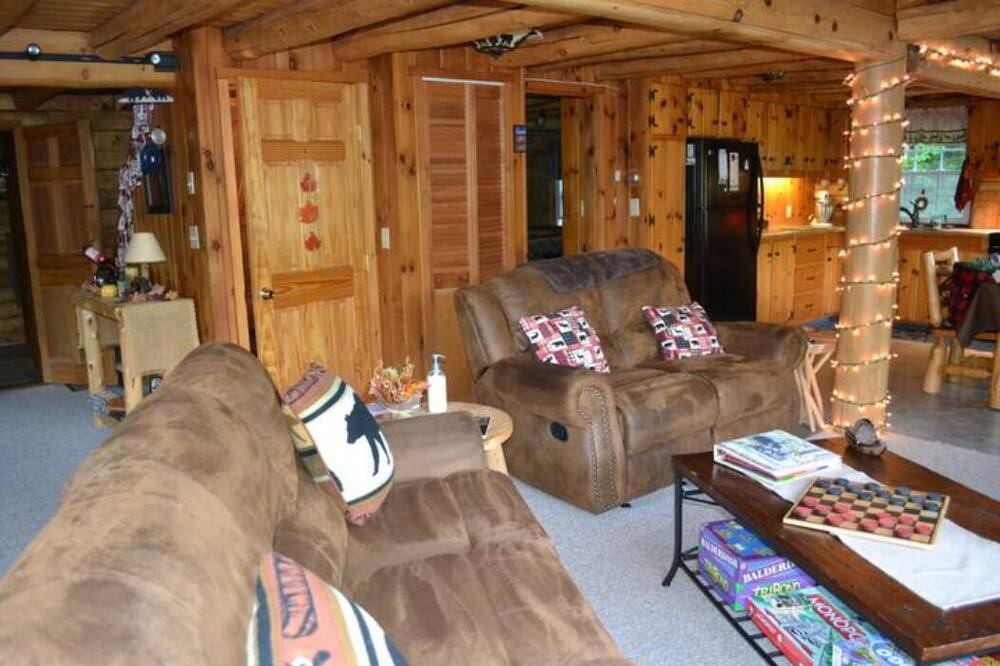 Photo of Livingroom in Ellsworth