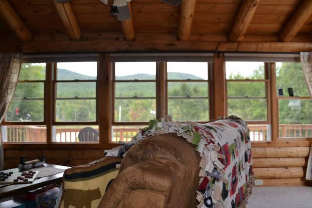 Photo of Livingroom in Ellsworth