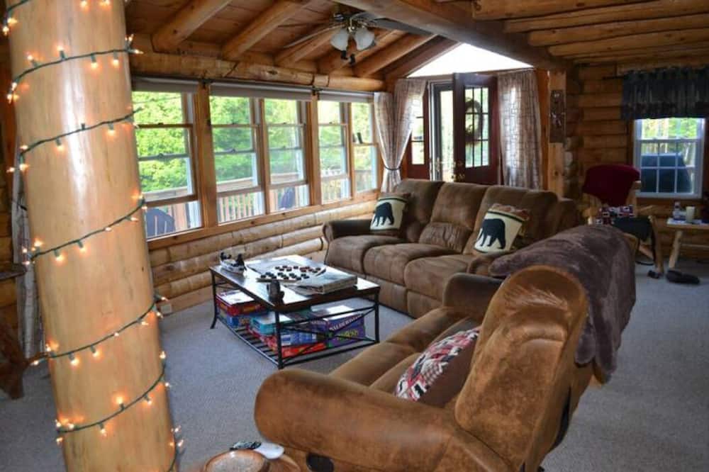 Photo of Livingroom in Ellsworth