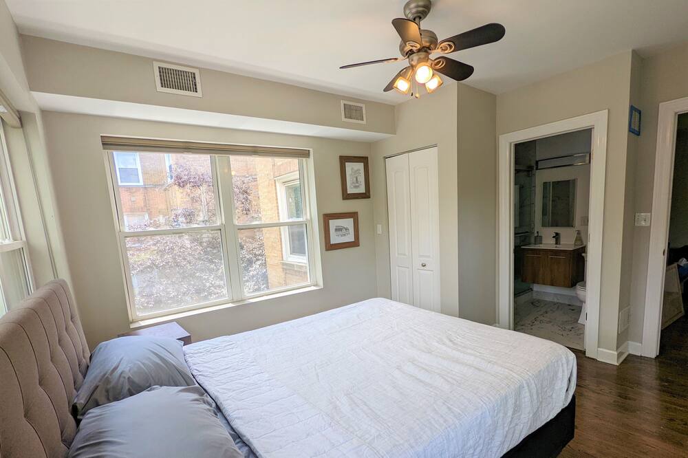 Photo of Bedroom in Albany Park