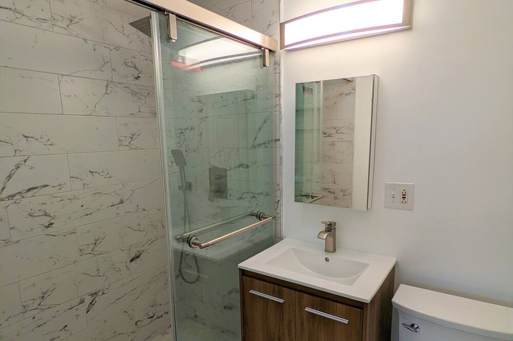 Photo of Bathroom in Albany Park