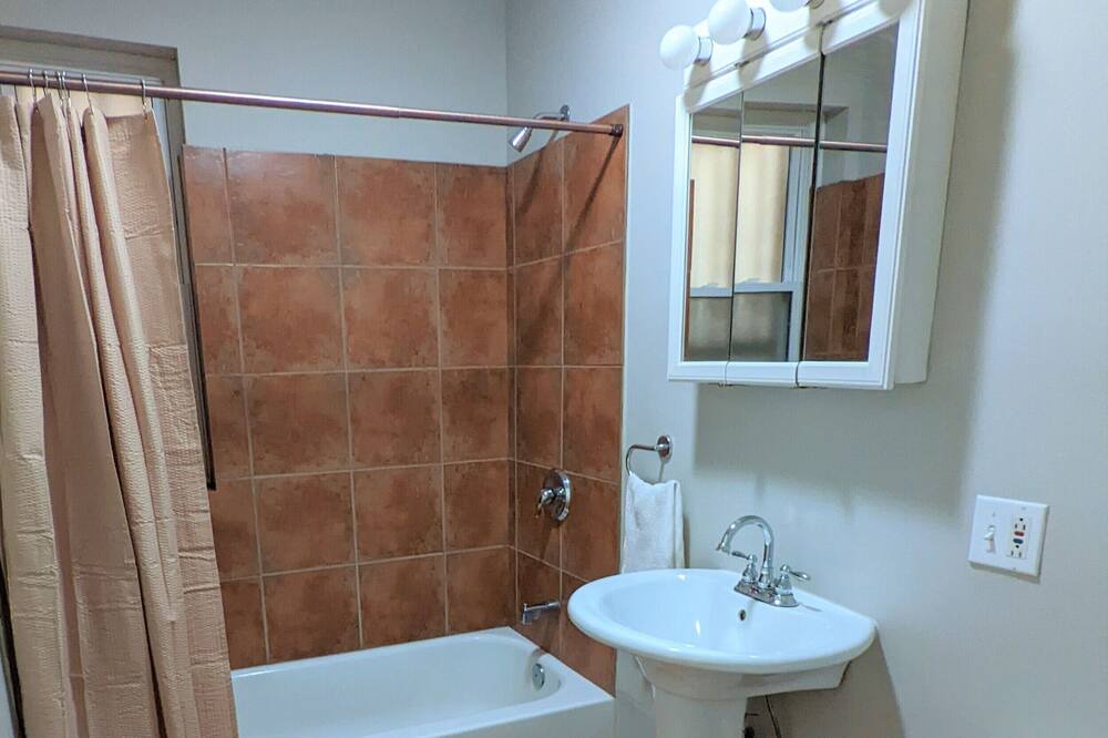 Photo of Bathroom in Albany Park