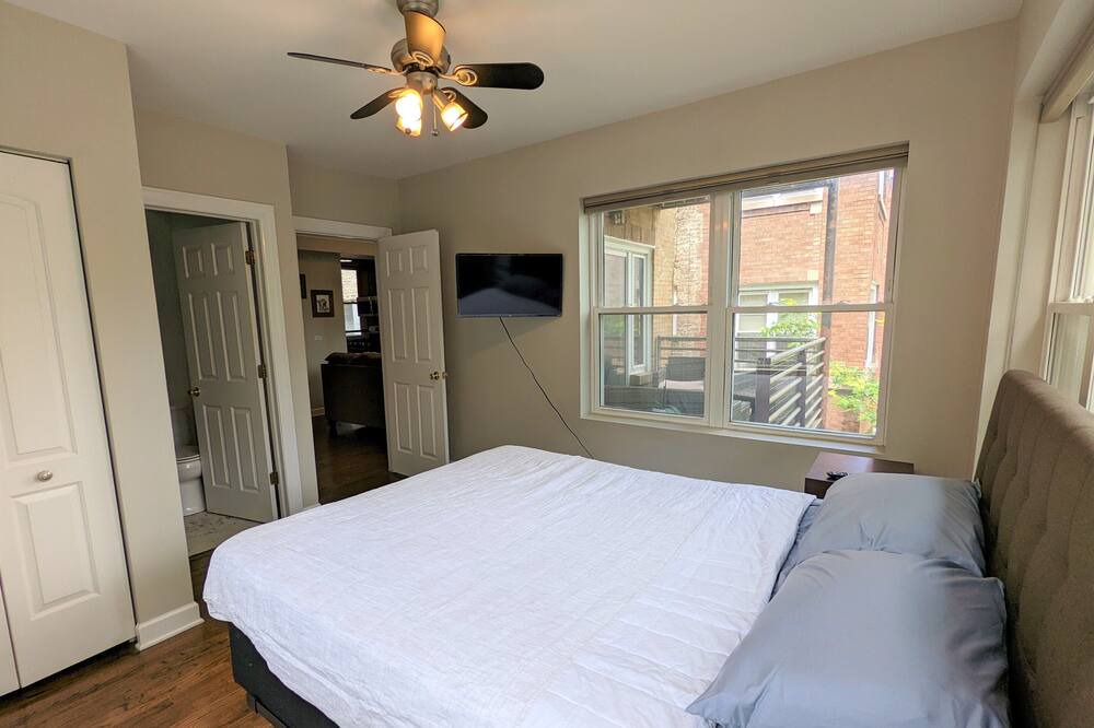 Photo of Bedroom in Albany Park