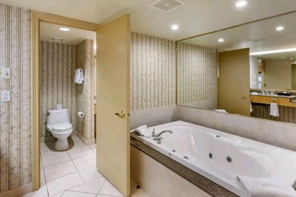 Photo of Bathroom in Oro-Medonte