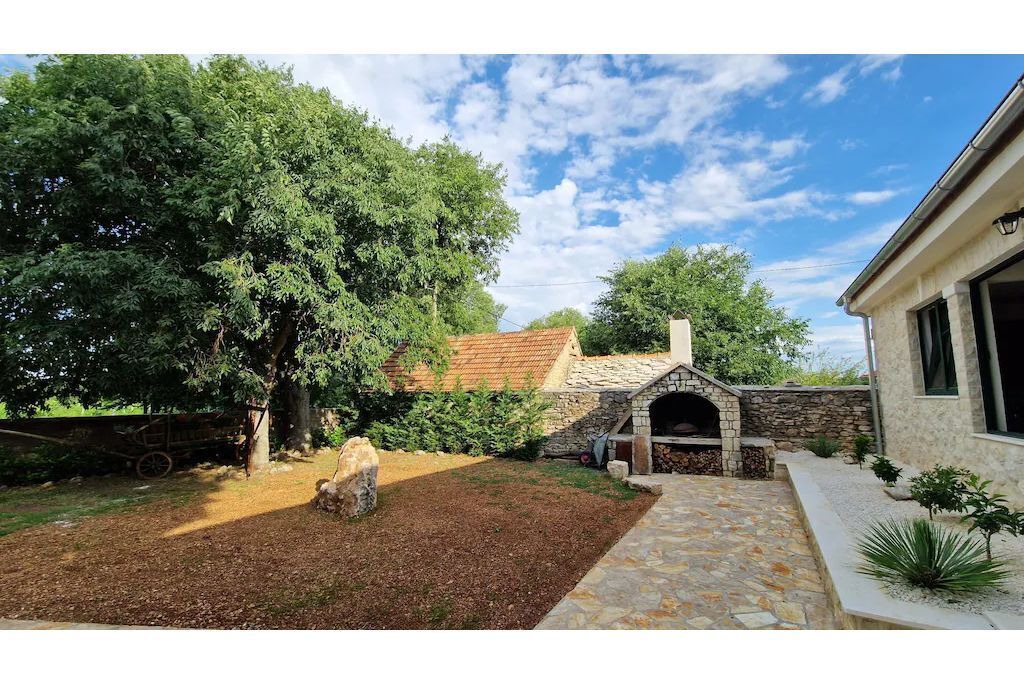 Photo of Outdoor in Oklaj