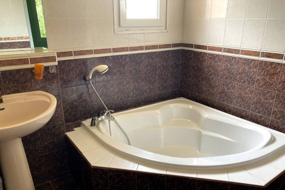 Photo of Bathroom in Montayral