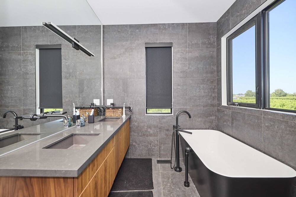 Photo of Bathroom in Louth