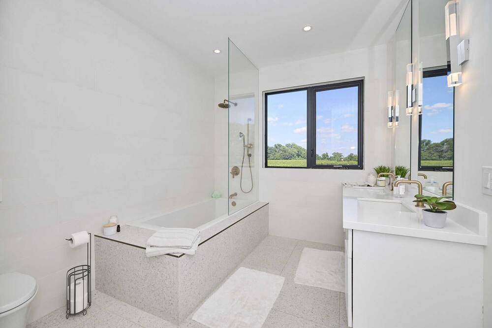 Photo of Bathroom in Louth