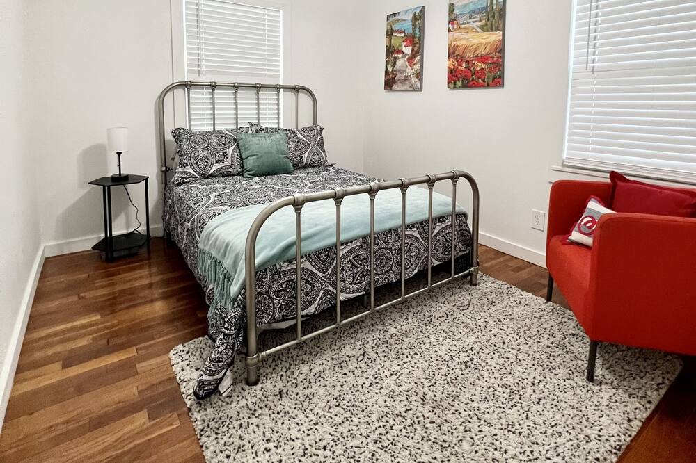 Photo of Bedroom in Lake Jackson