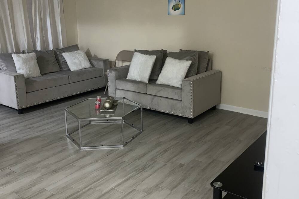 Photo of Livingroom in Spring Branch West