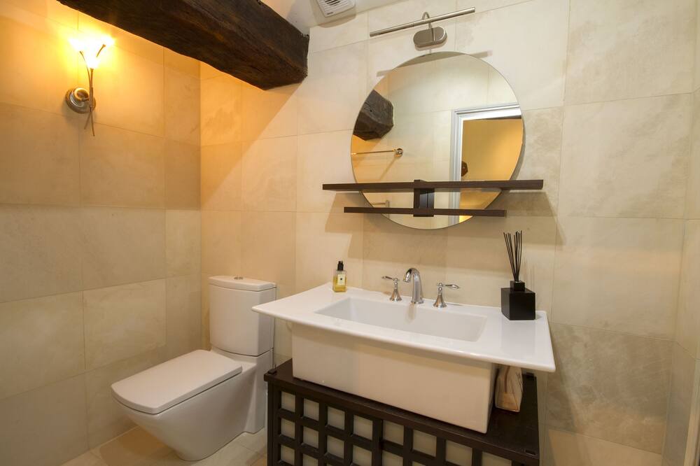 Photo of Bathroom in Nether Alderley