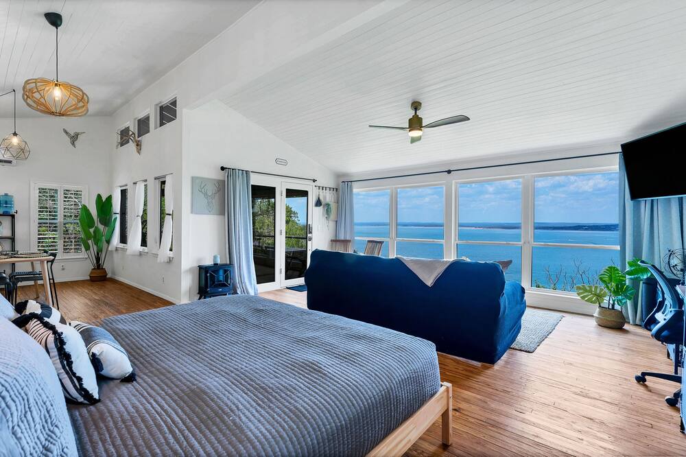 Photo of Bedroom in Canyon Lake