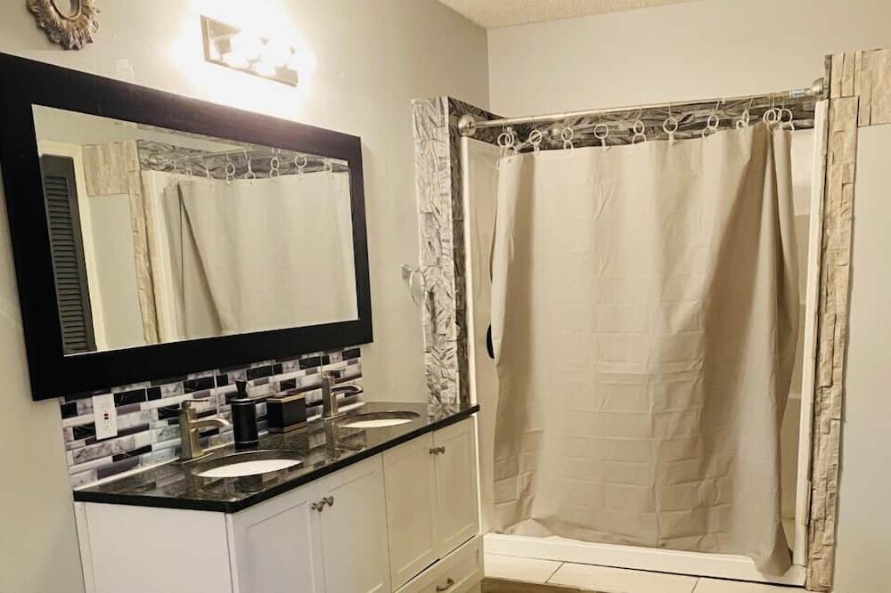 Photo of Bathroom in Winder