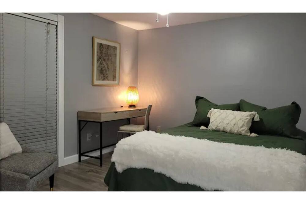 Photo of Bedroom in Timberlane Woodlake