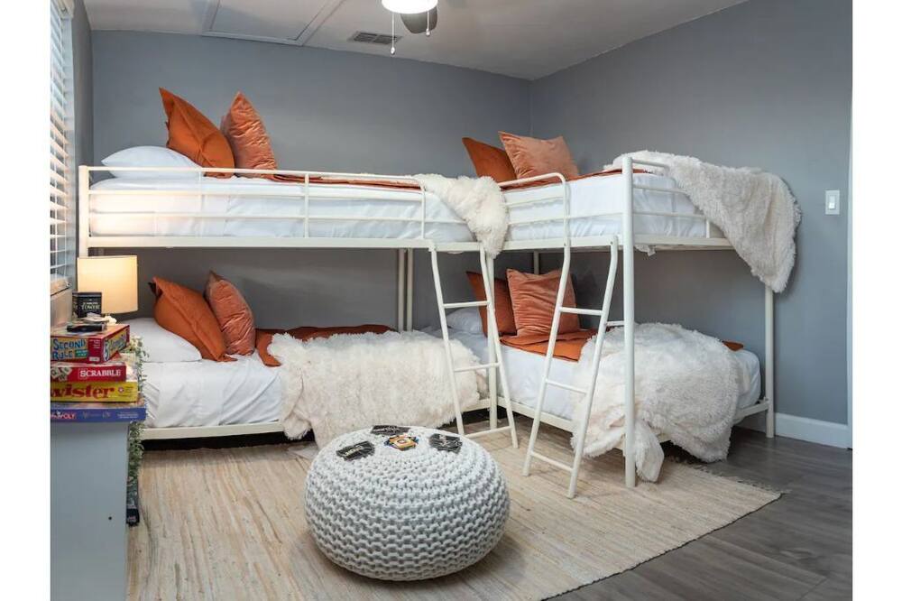 Photo of Bedroom in Timberlane Woodlake