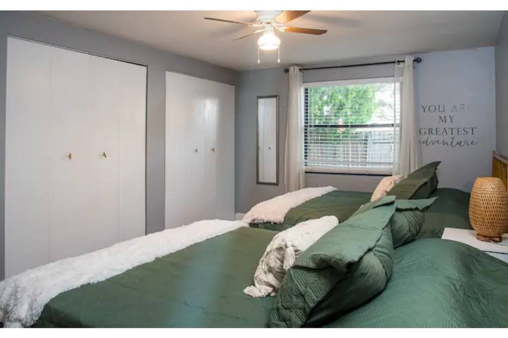 Photo of Bedroom in Timberlane Woodlake