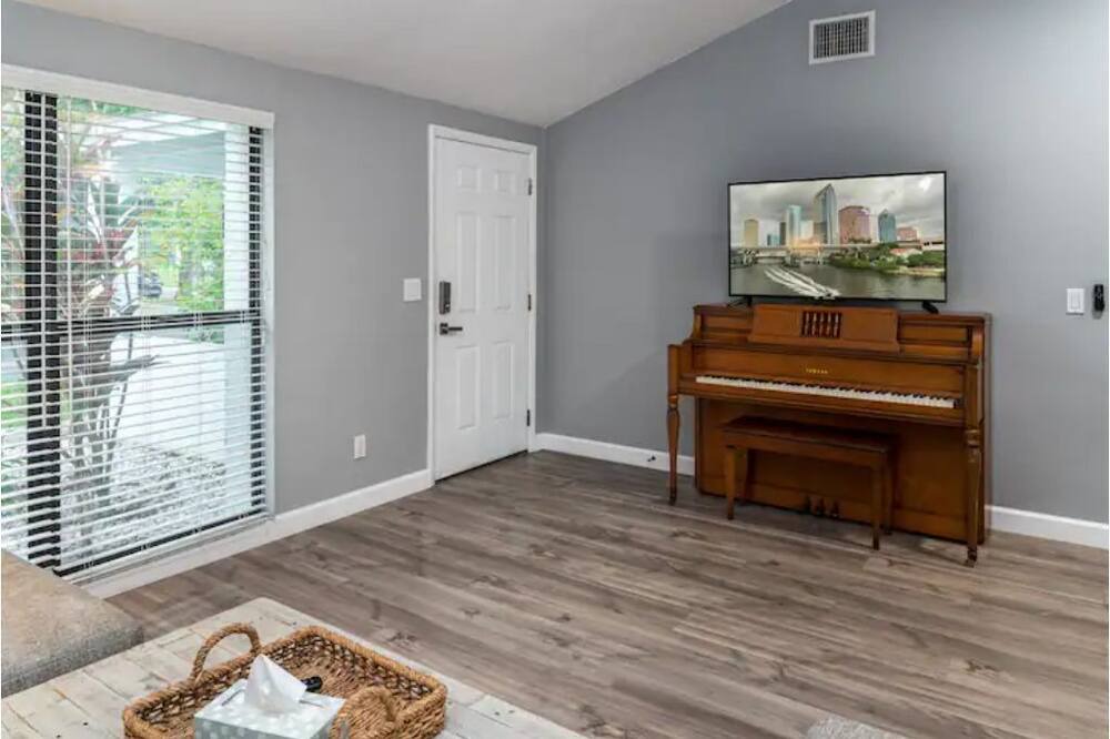 Photo of Bedroom in Timberlane Woodlake