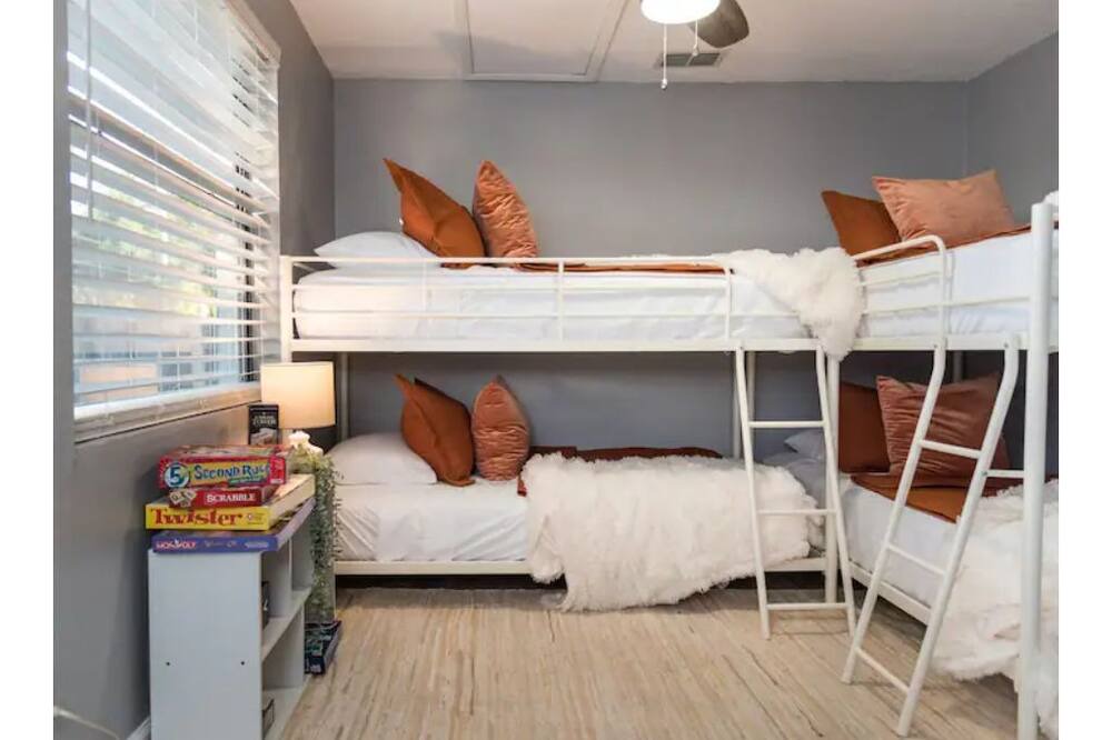 Photo of Bedroom in Timberlane Woodlake