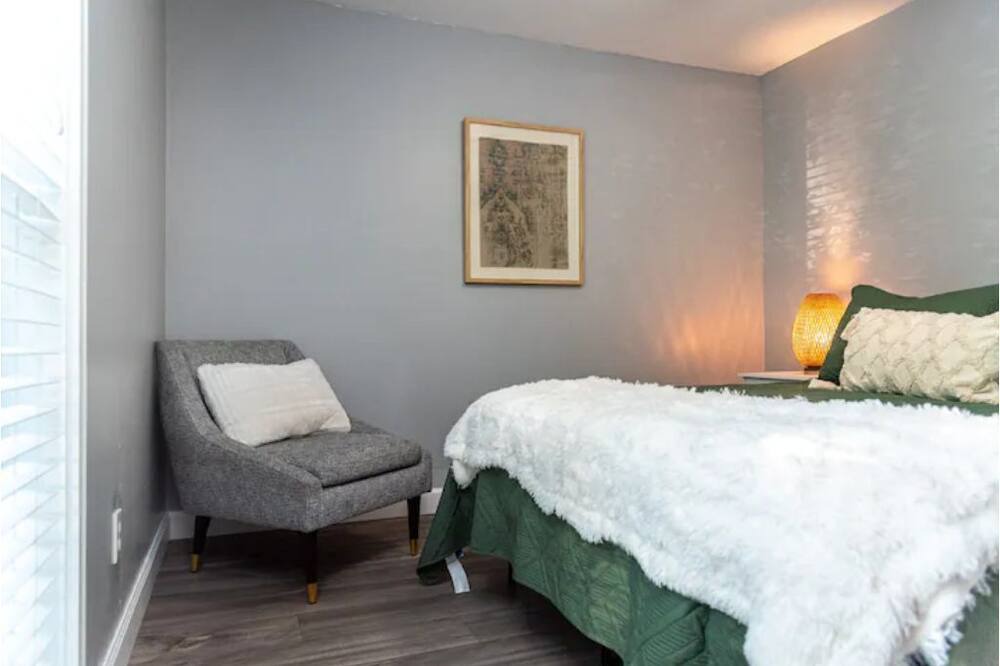 Photo of Bedroom in Timberlane Woodlake