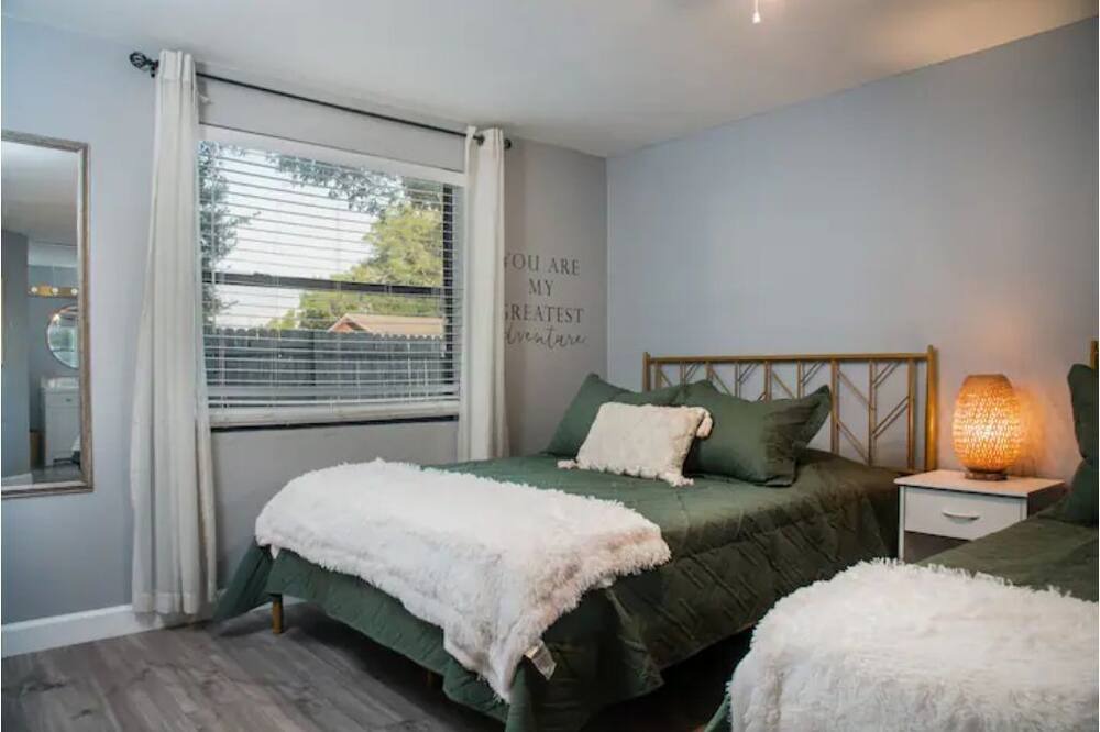 Photo of Bedroom in Timberlane Woodlake