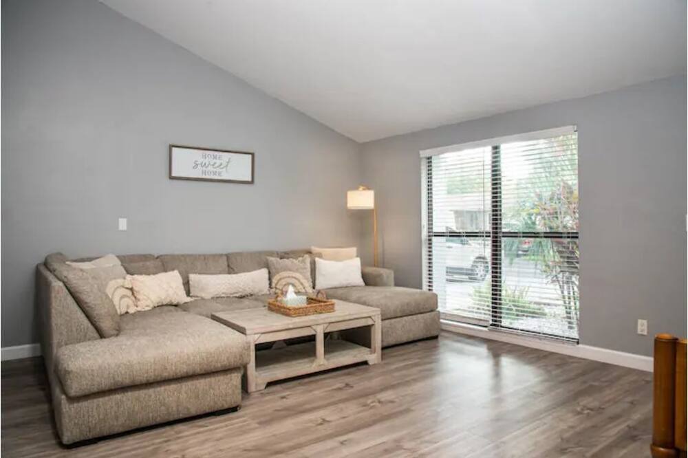 Photo of Livingroom in Timberlane Woodlake
