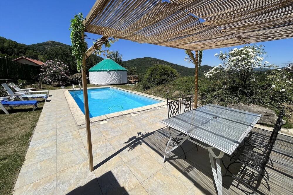 Photo of Outdoor in Crechets
