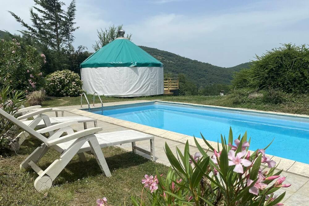 Photo of Outdoor in Crechets