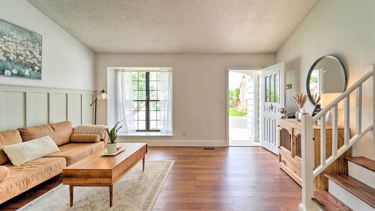 Photo of Livingroom in Walnut Grove