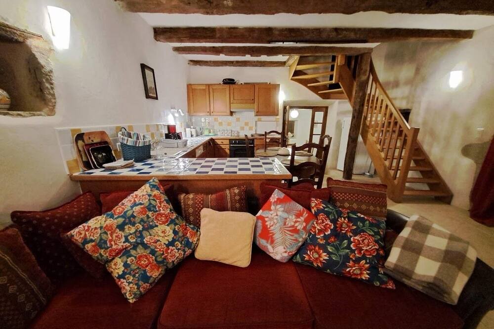 Photo of Livingroom in Villeneuve d'Aveyron