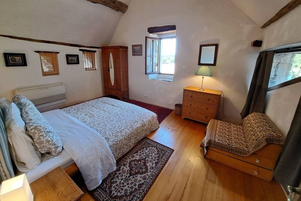 Photo of Bedroom in Villeneuve d'Aveyron