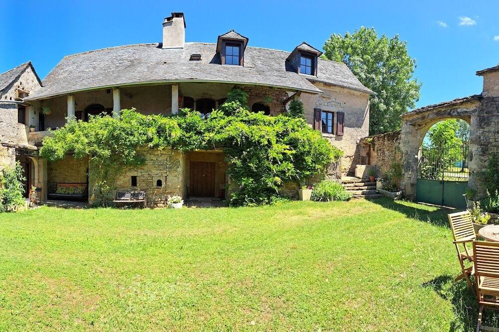 Photo of Outdoor in Villeneuve d'Aveyron