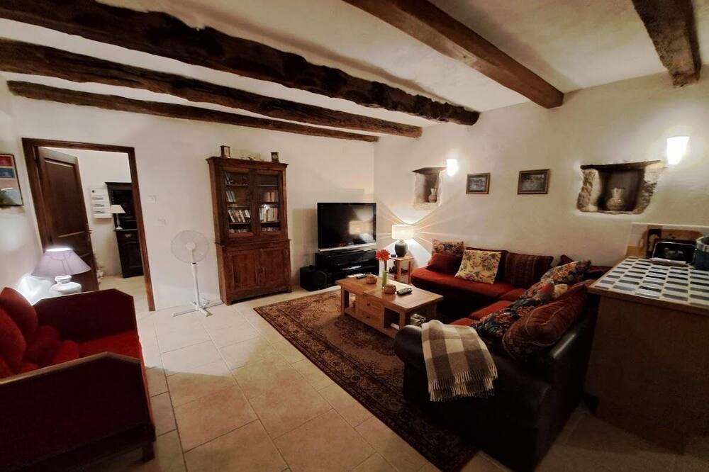 Photo of Livingroom in Villeneuve d'Aveyron