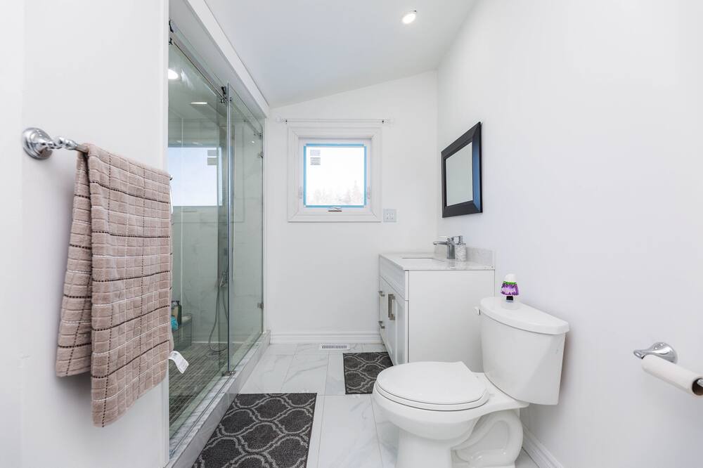 Photo of Bathroom in Mono