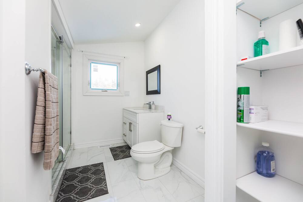 Photo of Bathroom in Mono