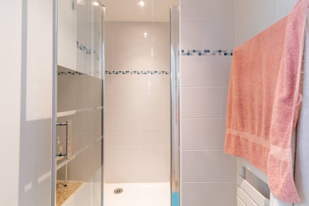Photo of Bathroom in Sainte-Foy-d'Aigrefeuille